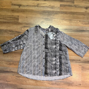 NWT Women's Habitat Black & White Mixed Print Button Down Artsy Unique Shirt